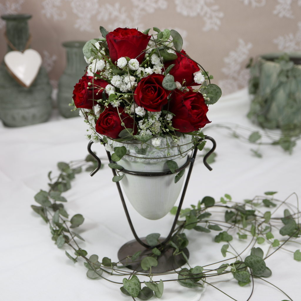 roten DIY mit Leuchterblume Schleierkraut Romantische Rosen, Tischdekoration und |